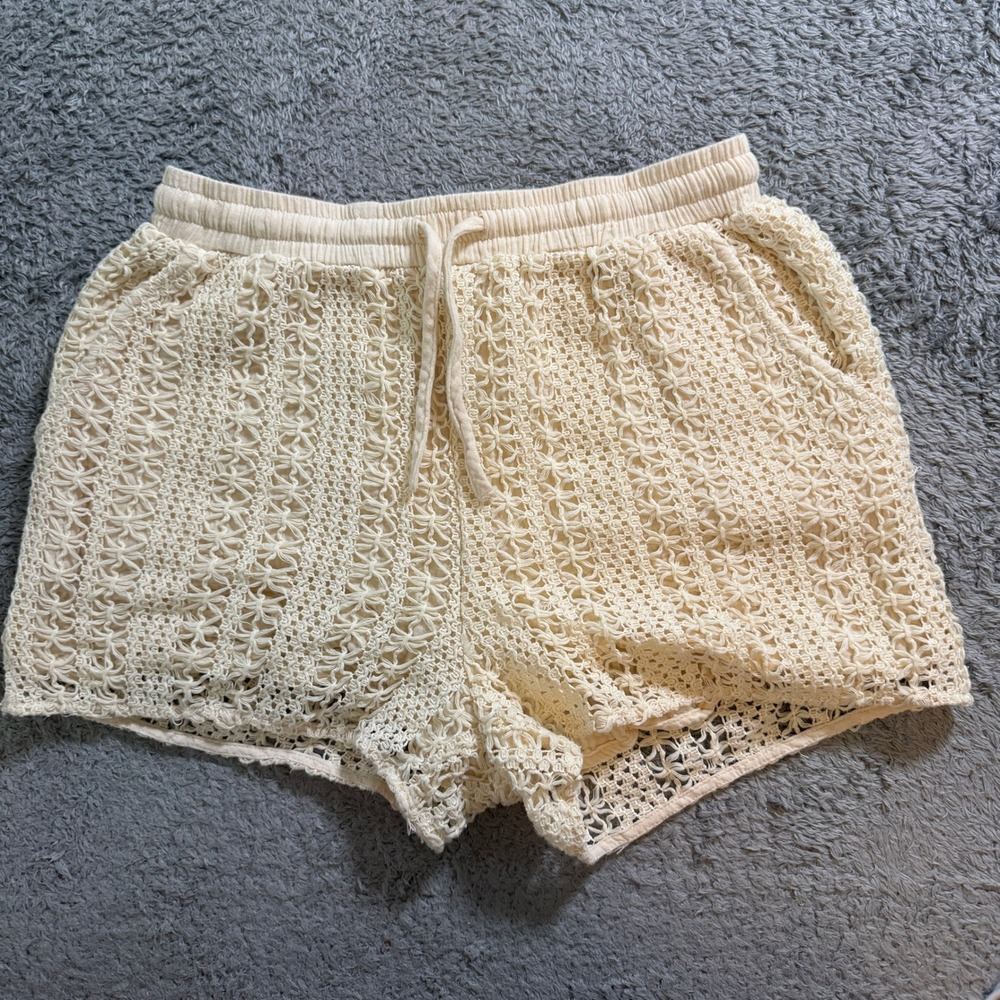 New In Crochet Shorts Medium Cream Elastic Waist Floral Knit Lined BC001780